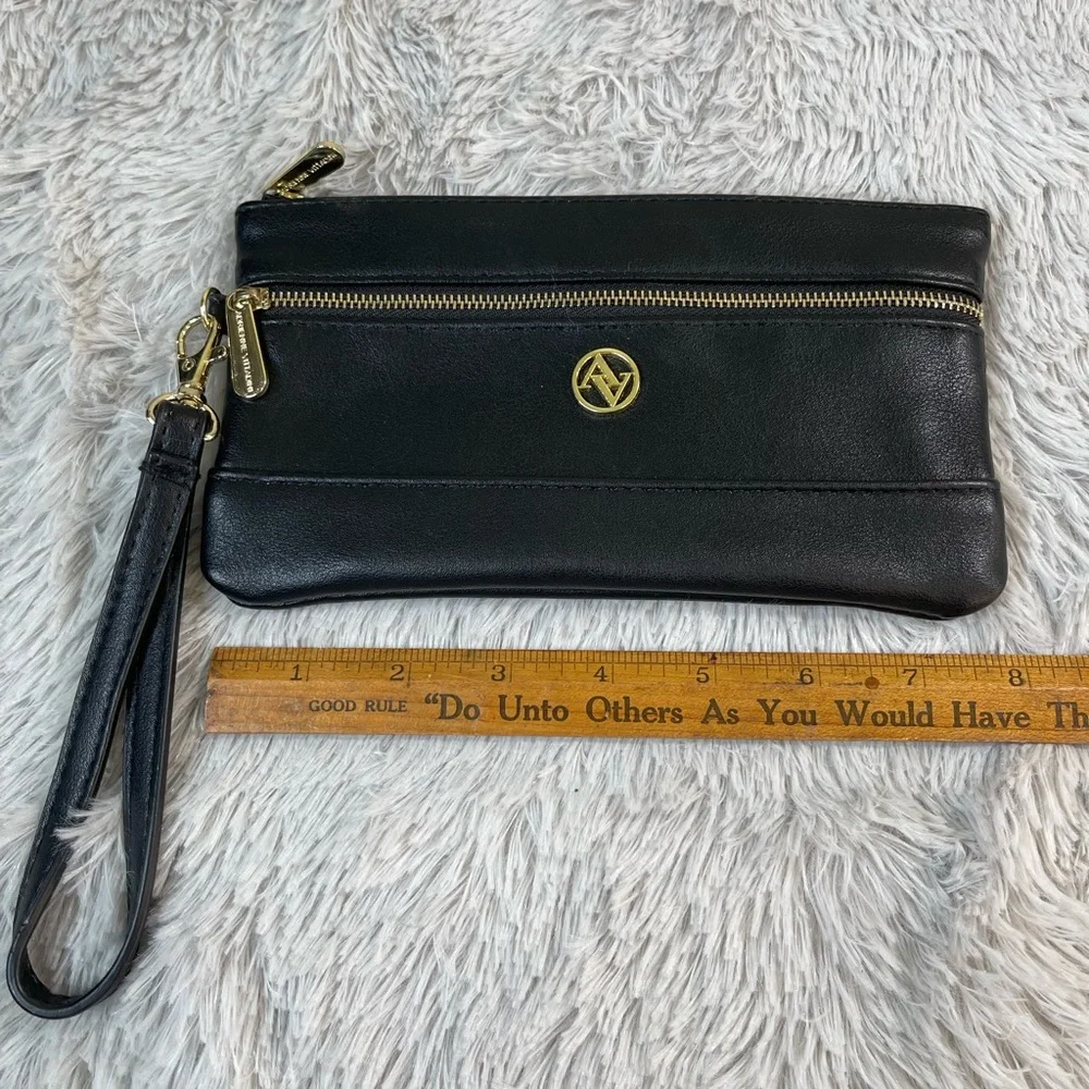 Adrienne Vittadini Black wristletbag wallet